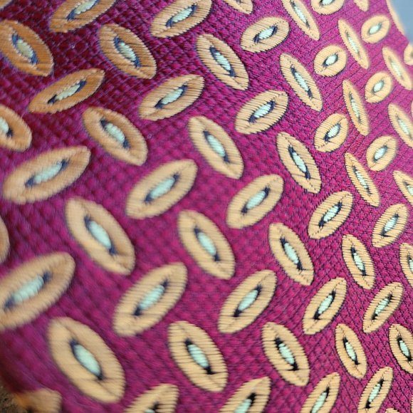 3/$20 - Editions by Van Heussen polyester tie. - Picture 2 of 3